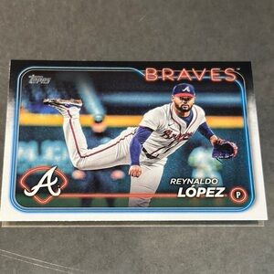 Topps Braves Baseball Card Reynaldo Lopez